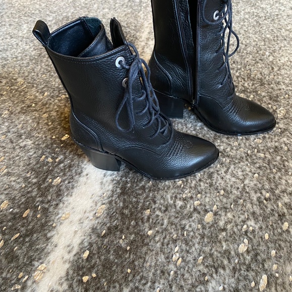 Black Lace Up Heeled Textured Boots - Chinese Laundry - Picture 2 of 2